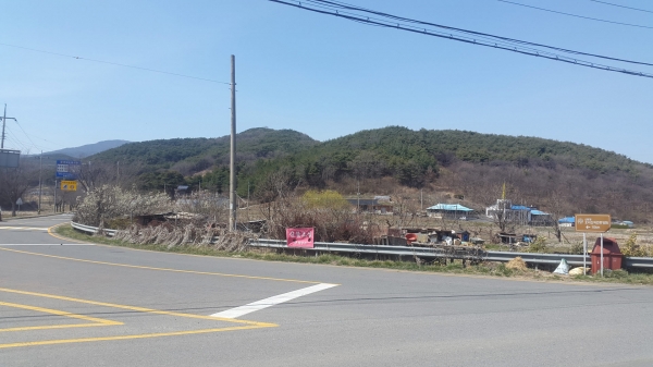 청양 화성면, 학교 앞 인도설치 ‘어린이 보호’청양군 화성초등학교 앞 인도 설치공사가 27일 마무리 됐다. 이로써 이곳 학교 학생과 주민이 더 쾌적하고 안전하게 이용할 수 있게 됐다.