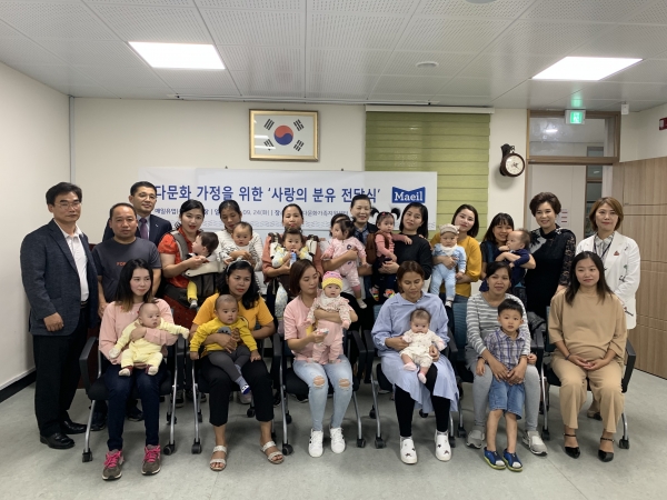 매일유업 진암사회복지재단이 24일 청양군 내 다문화가정에 ‘사랑의 분유’를 전달했다.