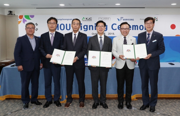 충남도가 일본 케이제이씨(KJC), 모리린 등 2개사로부터 각각 500만 달러씩 1000만 달러 규모의 외자를 유치하는 데 성공, 투자 협약을 체결했다.