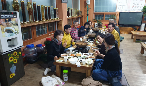 로컬푸드 대치 모임은 4일 오후 7시 칠갑산하에 11월 모임을 갖고 로컬푸드 발전방안을 논의했다.