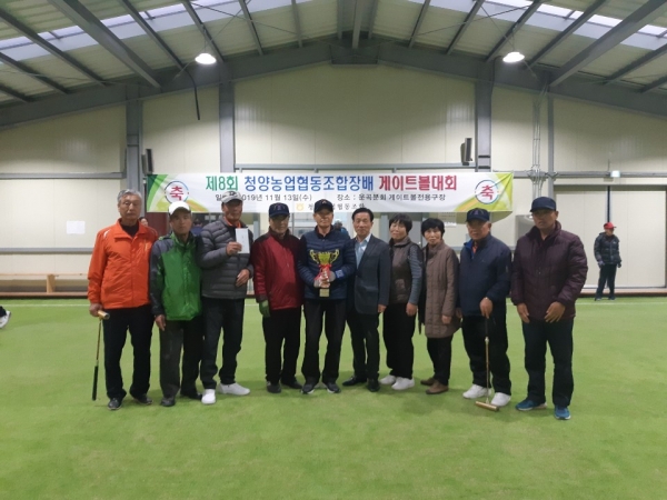 청양군게이트볼협회가 주관하고 청양농업협동조합이 주최한 이번 대회에는 청양읍, 운곡면, 남양면, 대치면, 우성 분회 등 5개 팀이 참가했다.<br>