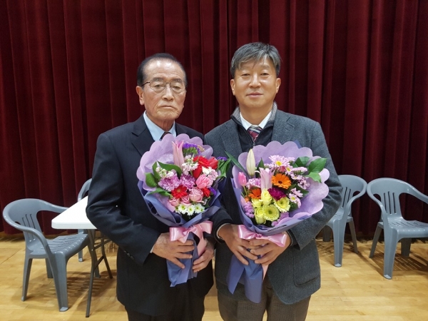 18일 MG청양새마을금고 임원 선거에서 당선된 안계호 이사장(왼쪽), 유영조부이사장 (오른쪽)