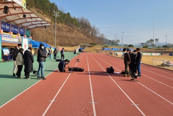 시군 담당자들은 이번 훈련을 통해 각 시험 코스, 경기 평가 세부 기준을 공유하고 드론 비행 중에 발생하는 문제점 해결 방안을 찾는 데 훈련 초점을 맞췄다.<br>