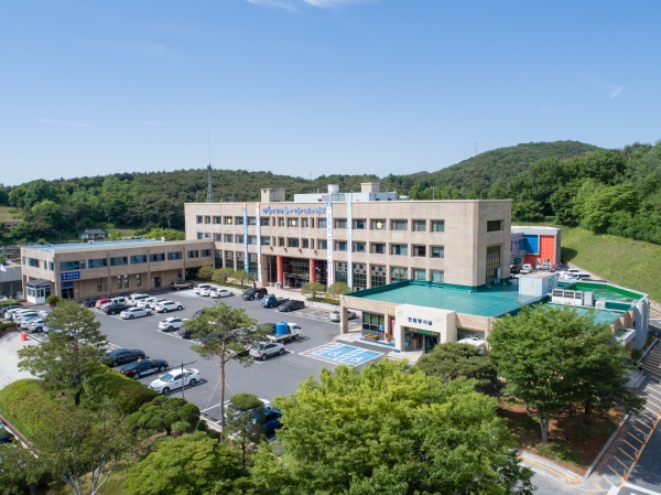 청양군청사 전경