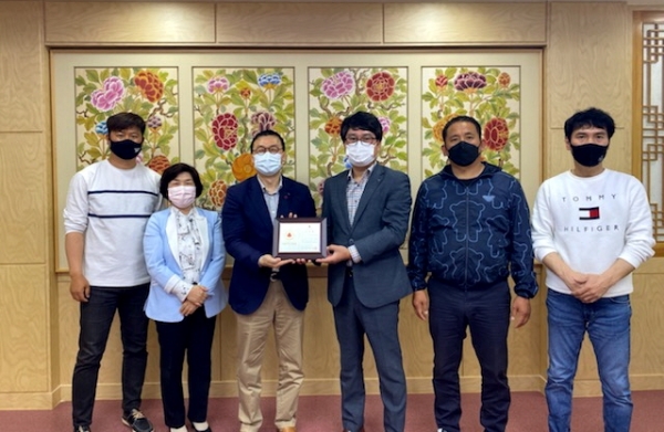 청양 유신회가 지난달 31일 충남사회복지공동모금회 나눔리더스클럽 37호로 가입했다.<br>
