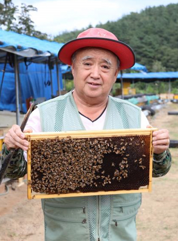 충남 양봉명인 김기수 칠갑산무지개 대표