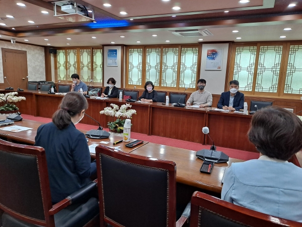 청양군의 군정 역점 과제를 시행하는 지역사회 통합돌봄 선도사업이 좋은 정책으로 평가받 타 지자체의 벤치마킹 대상이 되고 있다.<br>지난해 10월에는 충남 천안시가, 12월에는 경기도 안성시가 벤치마킹을 위해 방문했고 올해 지난 10일에는 강원도 춘천시가, 청양군을 찾아, 추진 사례를 살폈다<br>