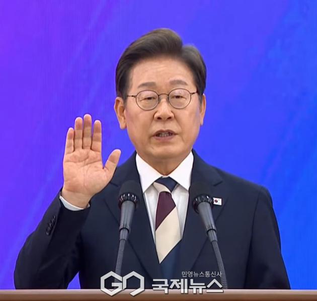 ▲이재명 대통령은 4일 오전 국회에서 열린 제21대 대통령 취임식에서 대통령 취임선서를 하고 있다./사진=이용우 기자