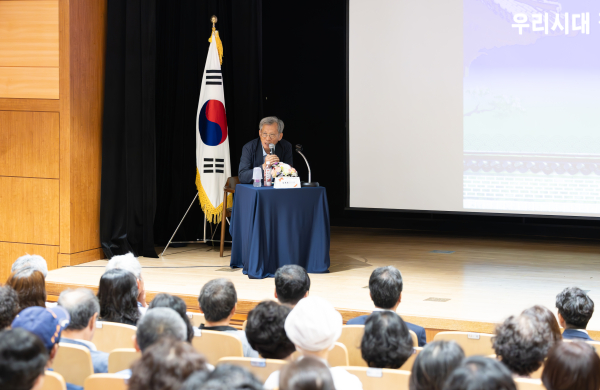 유홍준 교수, 청양서 '우리 시대 장인정신' 역설… 군민 200명과 교감